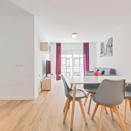 Spacious 3br With Pool, Wifi & Near *