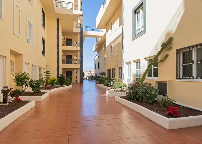 Spacious 3br With Pool, Wifi & Near *