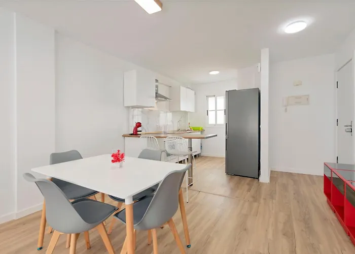 Spacious 3br With Pool, Wifi & Near דירה *