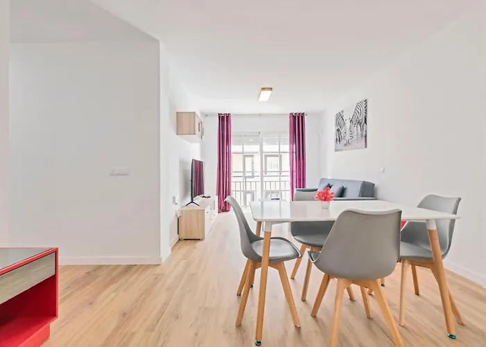 Spacious 3br With Pool, Wifi & Near *