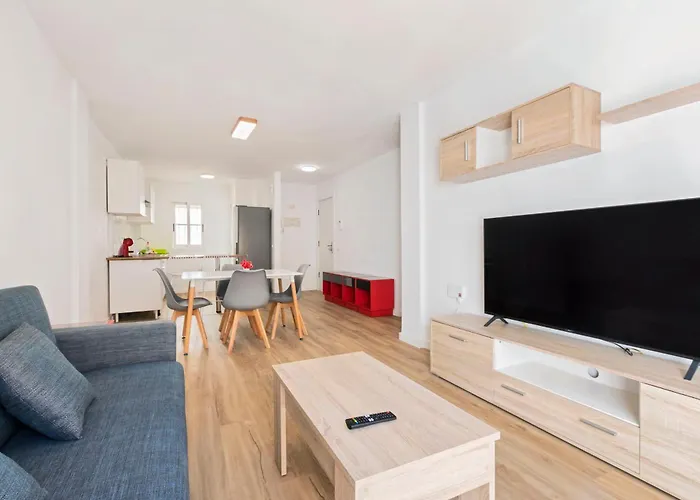 Spacious 3br With Pool, Wifi & Near *